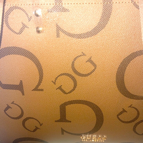 Women’s 🤎Guess?tote 👜 - Picture 6 of 12